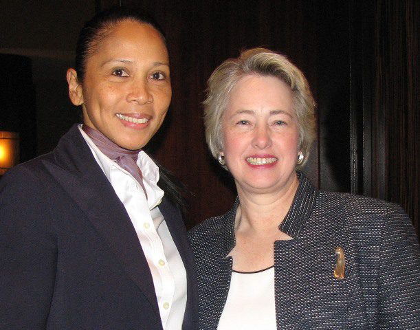 Hawaii PMC Sec-Treas Hazel Galbiso (left) discusses maritime with Houston Mayor Annise Parker after the mayor welcomed the MTD to the Texas city.